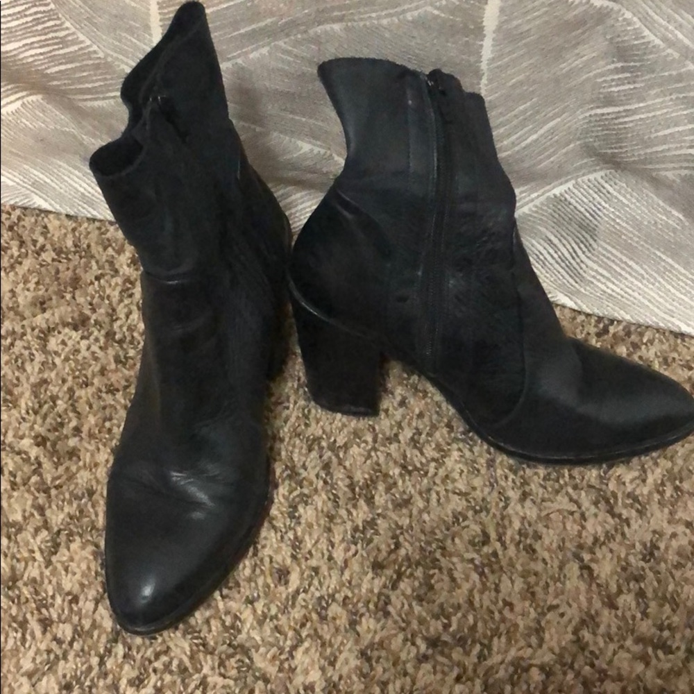 Brand new never worn Steve Madden leather boots